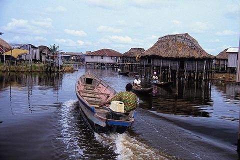 Powiazanian Boat