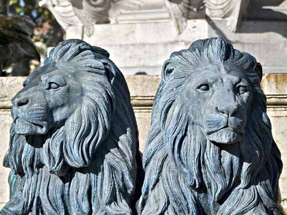 Lion Statues Fontaine Mirabeaux Aix
