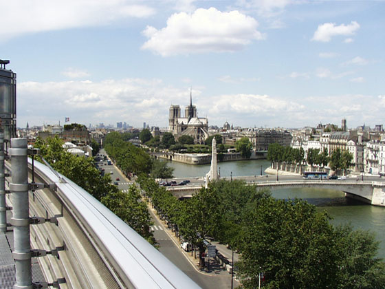 Institut du Monde Arabe is in the 5e - this is the view from the Institut on Ile Saint Louis and Notre Dame