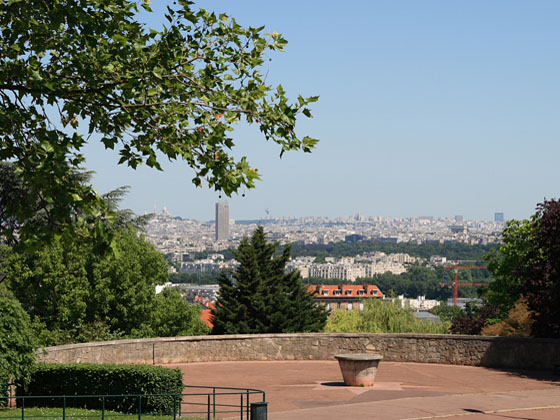 Suresnes - Vue du Mont Valerian sur Paris, Bois de Boulogne, Palais de Congres Porte Maillot et Sacre Coeur
